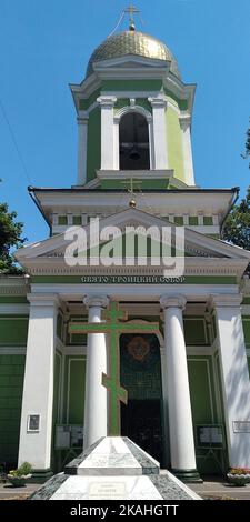 ODESSA, UKRAINE - 27. JUNI 2019: Dies ist die orthodoxe griechische Kathedrale der Heiligen Dreifaltigkeit, die Anfang des 19.. Jahrhunderts erbaut wurde. Stockfoto