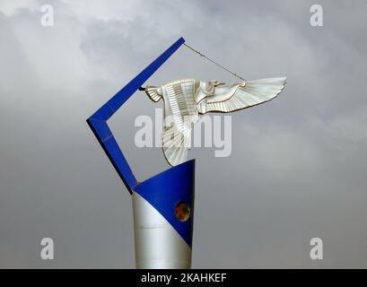 Kairo, Ägypten, September 17 2022: Internationaler Flughafen Kairo Schild, der wichtigste internationale Flughafen von Kairo und der größte und verkehrsreichste Flughafen in Stockfoto