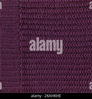 Musterstoff aus Wolle. Handgemachte Strickstoff lila Wolle Hintergrund Textur Stockfoto
