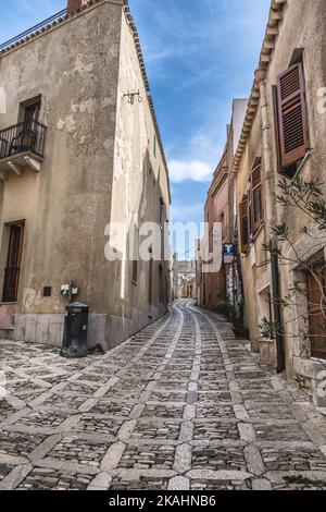 Kleine Straßen in der Bergstadt Erice im Westen Siziliens, Italien Stockfoto