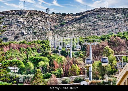 Seilbahnen von Trapani nach Erice auf Sizilien, Italien Stockfoto