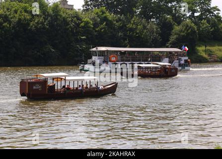 Krakau. Krakau. Polen. Touristische Boote auf dem Fluss Weichsel. Stockfoto