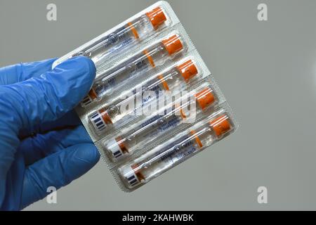 Kairo, Ägypten, Oktober 4 2022: NovoRapid 100-ml-Lösung zur Injektion in Kartusche Insulin als Teil zur Behandlung von Diabetes mellitus-Patienten, die befo genommen wurden Stockfoto