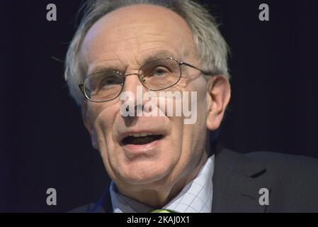 Peter Bone, Abgeordneter des britischen Parlaments für Wellingborough, sprach am Freitag, dem 5.. Februar 2016, bei der Veranstaltung zur Kampagne „Grassroots Out“ in Manchester, Greater Manchester, England, Großbritannien. Peter Bone ist Mitbegründer der Kampagne „Grassroots Out“. Mit der Kampagne gegen die Bürger soll das Vereinigte Königreich aus der Europäischen Union herausgebracht werden. (Foto von Jonathan Nicholson/NurPhoto) *** Bitte nutzen Sie die Gutschrift aus dem Kreditfeld *** Stockfoto