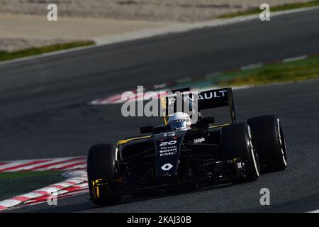 Der Fahrer des Renault Formel 1 Teams, Kevin Magnussen, fuhr sein Auto am zweiten Tag der Formel 1-Testtage in Barcelona, 2.. März 2016. (Foto von Joan Cros/NurPhoto) *** Bitte nutzen Sie die Gutschrift aus dem Kreditfeld *** Stockfoto