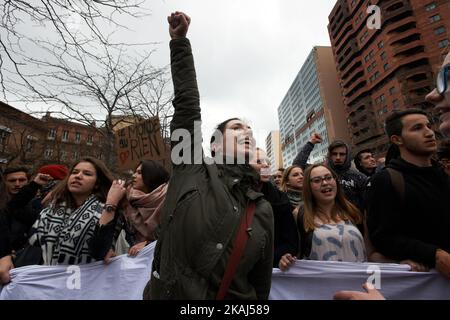 Fast 70000 Gewerkschafter, Angestellte, Jugendliche und Studenten gingen gegen das Gesetz von El-Khomri über Arbeitsreformen auf die Straßen von Touroose. März 31. 2016. Toulouse. Frankreich. (Foto von Alain Pitton/NurPhoto) *** Bitte nutzen Sie die Gutschrift aus dem Kreditfeld *** Stockfoto