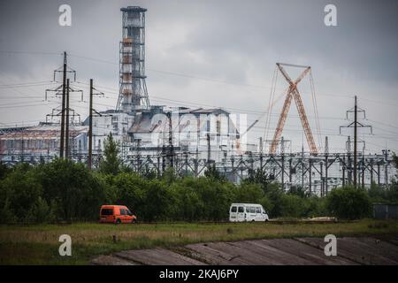 Blick auf den Atomreaktor Nr. 4 in Tschernobyl am 12. Juni 2013. Die Tschernobyl-Katastrophe war ein katastrophaler nuklearer Unfall, der sich am 26. April 1986 im Kernkraftwerk Tschernobyl in der Stadt Pripjat in der Ukraine (damals offiziell die ukrainische SSR) ereignete, das unter der direkten Zuständigkeit der Zentralbehörden der Sowjetunion stand. Bei einer Explosion und einem Brand wurden große Mengen radioaktiver Partikel in die Atmosphäre freigesetzt, die sich über weite Teile der westlichen UdSSR und Europas ausbreiteten. (Foto von Celestino Arce/NurPhoto) *** Bitte benutzen Sie die Gutschrift aus dem Kreditfeld *** Stockfoto