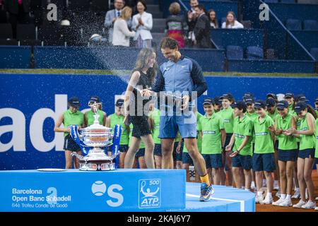 Rafa Nadal Siegesfeier während des letzten Spiels zwischen Rafael Nadal (ESP) vsKei Nishikori (JPN) von der Open Banc Sabadell, 64 Trophy Conde de Godo, gespielt auf der RCT Barcelona . Stockfoto