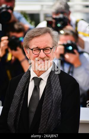 Regisseur Steven Spielberg nimmt am 14. Mai 2016 in Cannes, Frankreich, an der Fotoschau „The BFG (Le Bon Gros Geant - Le BGG)“ Teil, die während der jährlichen Filmfestspiele 69. im Palais des Festivals stattfindet. (Foto von Isa Saiz/NurPhoto) *** Bitte nutzen Sie die Gutschrift aus dem Kreditfeld *** Stockfoto