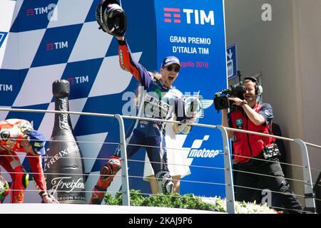 Jorge Lorenzo aus Spanien, Movistar Yamaha MotoGP Team, Gewinner des sechsten MotoGP-Rennens in Italien auf dem internationalen Kurs von Mugello nach einem unglaublichen Kampf mit dem spanier Marc Marquez (Foto: Felice Monteleone/NurPhoto) *** Bitte benutzen Sie die Gutschrift aus dem Kreditfeld *** Stockfoto