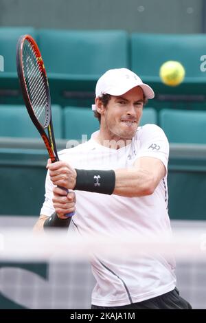 Andy Murray aus Großbritannien beim dritten Lauf der Männer gegen Ivo Karlovic aus Kroatien am sechsten Tag der French Open 2016 bei Roland Garros am 27. Mai 2016 in Paris, Frankreich. (Foto von Mehdi Taamallah/NurPhoto) *** Bitte benutzen Sie die Gutschrift aus dem Kreditfeld *** Stockfoto