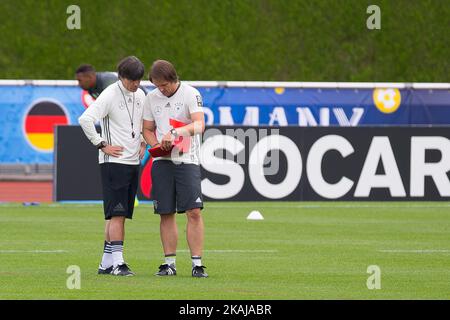 Joachim Loew bei einem Deutschland-Training vor der UEFA EURO 2016 in Ermitage Evian am 9. Juni 2016 in Evian-les-Bains, Frankreich. Deutschlands Eröffnungsspiel bei der Europameisterschaft findet am 12. Juni gegen die Ukraine statt. (Foto von Foto Olimpik/NurPhoto) *** Bitte benutzen Sie die Gutschrift aus dem Kreditfeld *** Stockfoto