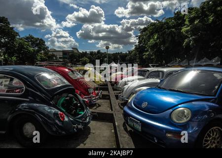 Volkswagen-Autos unterschiedlicher Modelle werden am Sonntag, den 19. Juni 2016, anlässlich des Welttags von Volkswagen in Quezon City, östlich von Manila, Philippinen, ausgestellt. Der Welt-Volkswagen-Tag wird jeden 22. Juni oder am nächsten Sonntag gefeiert. (Foto von Richard James Mendoza/NurPhoto) *** Bitte nutzen Sie die Gutschrift aus dem Kreditfeld *** Stockfoto