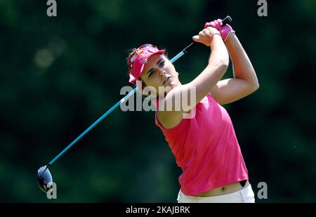 Lexi Thompson von Coral Springs, FL, folgt ihrem Abschlag auf das fünfte Loch während der dritten Runde des Meijer LPGA Classic Golfturniers im Blythefield Country Club in Belmont, MI, USA, Samstag, 18. Juni 2016. Stockfoto