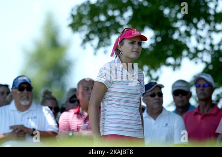 Lexi Thompson aus Coral Springs, Florida, folgt ihrem Abschlag vom 9. Loch während der zweiten Runde des Meijer LPGA Classic Golfturniers im Blythefield Country Club in Belmont, MI, USA, Freitag, 17. Juni 2016. Stockfoto