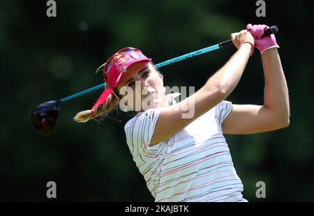 Lexi Thompson von Coral Springs, Florida, trifft vom fünften Abschlag während der zweiten Runde des Meijer LPGA Classic Golfturniers im Blythefield Country Club in Belmont, MI, USA, Freitag, 17. Juni 2016. Stockfoto