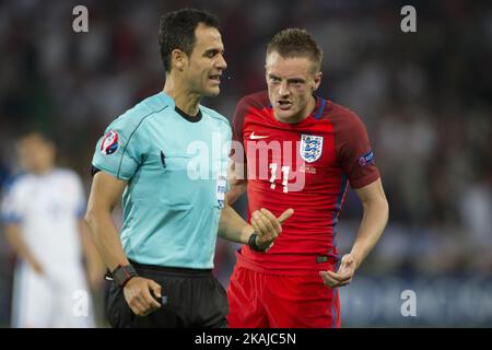 Jamie Vardy aus England spricht mit Schiedsrichter während des UEFA Euro 2016 Gruppe B-Spiels zwischen der Slowakei und England im Stade Geoffroy Guichard in Saint-Etienne, Frankreich, 20. Juni 2016 (Foto von Andrew Surma/NurPhoto) *** Bitte benutzen Sie die Gutschrift aus dem Credit Field *** Stockfoto