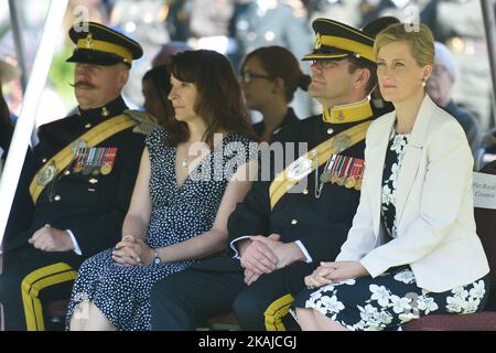 (L-R) Offizier Charles Howie, Olivia Steele, Oberstleutnant Troy Steele und Sophie, die Gräfin von Wessex, während der Eröffnung des Light Horse Park in Old Strathcoma, während sie in Edmonton vor ihrem Besuch im feuerbeschädigten Fort McMurray anhält. Am Mittwoch, den 24. Juni 2016, in Edmonton, Kanada. Foto von Artur Widak *** Bitte nutzen Sie die Gutschrift aus dem Kreditfeld *** Stockfoto