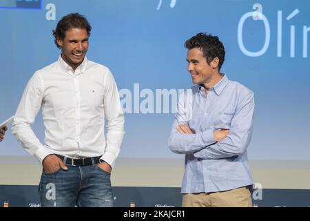 Der spanische Tennisspieler Rafael Nadal und der spanische Triathlet Javier Gomez Noya nehmen an der Übergabe der Podiumsplätze Teil, die am 28. Juni 2016 in Madrid, Spanien, abgehalten wurden. (Foto von Oscar Gonzalez/NurPhoto) *** Bitte benutzen Sie die Gutschrift aus dem Kreditfeld *** Stockfoto