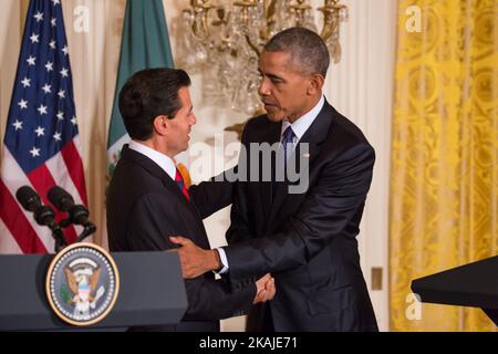 Washington, D.C. – am Freitag, den 22. Juli, schüttelt Präsident Barack Obama im Ostsaal des Weißen Hauses nach ihrer gemeinsamen Pressekonferenz die Hände mit dem mexikanischen Präsidenten Enrique Peña Nieto. (Foto von Cheriss May/NurPhoto) *** Bitte nutzen Sie die Gutschrift aus dem Kreditfeld *** Stockfoto