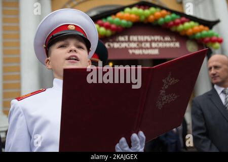 Die Kadetten der Suworow-Militärschule besuchen am 1. September 2016 in St. Petersburg eine Zeremonie zu Beginn des Schuljahres, bekannt als „Tag des Wissens“. Die Suworowschen Militärschulen sind eine Art der Schule für die Jungen von 14-18 Jahren, und nach dem großen 18.. Jahrhundert General Alexander Suworow benannt. Stockfoto