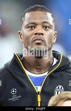 Juventus-Verteidiger Patrice Evra (33) posiert, um vor dem UEFA Champions League Gruppenspiel N3 LYON - JUVENTUS am 18/10/2016 im Parc Olympique Lyonnais in Lyon, Frankreich, fotografiert zu werden. (Foto von Matteo Bottanelli/NurPhoto) *** Bitte benutzen Sie die Gutschrift aus dem Kreditfeld *** Stockfoto
