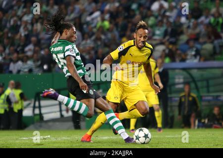 Der Sportverteidiger Ruben Semedo (L) wetteiferte am 18. Oktober 2016 mit dem Dortmunder Stürmer Pierre-Emerick Aubameyang während des UEFA Champions League-Fußballspiels der Gruppe F Sporting CP gegen Borussia Dortmund im Alvalade-Stadion in Lissabon, Portugal. ( Foto von Pedro FiÃºza/NurPhoto) *** Bitte nutzen Sie die Gutschrift aus dem Kreditfeld *** Stockfoto