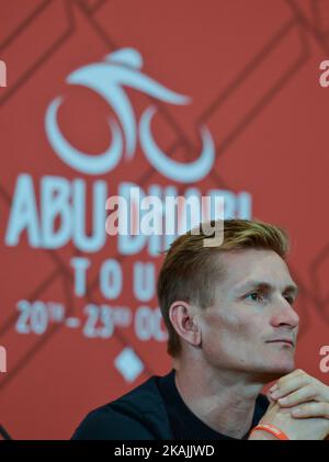 Andre Greipel, ein deutscher Profi-Rennrad-Rennfahrer für das UCI World Tour Team Lotto–Soudal, fotografiert während der Pressekonferenz der Fahrer, einen Tag vor dem vierstufigen Profi-Radrennen der Emirate, der Abu Dhabi Tour (20-23. Oktober). Am Mittwoch, den 19. Oktober 2016, im St Regis Hotel, Abu Dhabi, VAE. Foto von Artur Widak *** Bitte nutzen Sie die Gutschrift aus dem Kreditfeld *** Stockfoto