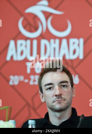 Elia Viviani, eine italienische Radrennfahrerin, die für das Team Sky fährt, abgebildet während der Pressekonferenz der Fahrer, einen Tag vor dem vierstufigen Radrennen der Emirate, der Abu Dhabi Tour (20-23. Oktober). Am Mittwoch, den 19. Oktober 2016, im St Regis Hotel, Abu Dhabi, VAE. Foto von Artur Widak *** Bitte nutzen Sie die Gutschrift aus dem Kreditfeld *** Stockfoto