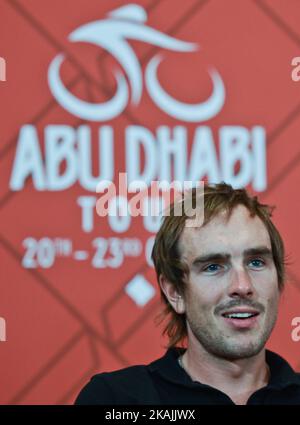 John Degenkolb, John Degenkolb, ein deutscher Profi-Rennradfahrer, der für das UCI ProTeam Team Giant–Alpecin fährt, abgebildet auf der Pressekonferenz der Fahrer, einen Tag vor dem vierstufigen Profi-Radrennen der Emirate, der Abu Dhabi Tour (20-23. Oktober). Am Mittwoch, den 19. Oktober 2016, im St Regis Hotel, Abu Dhabi, VAE. Foto von Artur Widak *** Bitte nutzen Sie die Gutschrift aus dem Kreditfeld *** Stockfoto