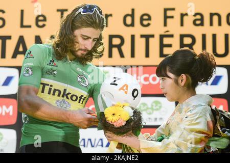 Peter Sagan, ein slowakischer Profi-Rennradfahrer für UCI ProTeam Tinkoff, erhält die Trophäe bei der vierten Ausgabe des Tour de France Saitama Criterium. Am Samstag, den 29.. Oktober 2016, in Saitama, Japan. Foto von Artur Widak *** Bitte nutzen Sie die Gutschrift aus dem Kreditfeld *** Stockfoto