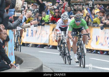 Peter Sagan vom Team Tinkoff sprintet für den Sieg vor dem japanischen Meister Sho Hatsuyuma, beim Hauptrennen, einem 57km auf einer Strecke (19 Runden von 3 km), bei der vierten Ausgabe der Tour de France Saitama Criterium. Am Samstag, den 29.. Oktober 2016, in Saitama, Japan. Foto von Artur Widak *** Bitte nutzen Sie die Gutschrift aus dem Kreditfeld *** Stockfoto