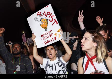 Anti-Trump-Demonstranten in Los Angeles, Kalifornien. November 9 ,2016. (Foto von Ronen Tivony/NurPhoto) *** Bitte benutzen Sie die Gutschrift aus dem Kreditfeld *** Stockfoto