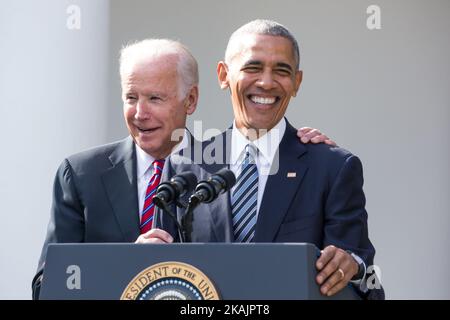 US-Präsident Barack Obama, rechts, spricht während US-Vizepräsident Joe Biden am Mittwoch, den 9. November, im Rosengarten im Weißen Haus in Washington, D.C., USA, steht. 2016. Kein US-Präsident setzte mehr auf die Linie als Obama, um die Wahl seines gewählten Nachfolgers sicherzustellen. Nun könnte Hillary Clintons Scheitern als Ablehnung eines großen Anlasses seines zweizeitigen Vermächtnisses dienen. (Foto von Cheriss May/NurPhoto) *** Bitte nutzen Sie die Gutschrift aus dem Kreditfeld ***