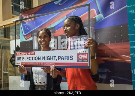 Der amerikanische Expatriate traf sich im Radio, um das Ergebnis der amerikanischen Wahl zwischen Donald Trump und Hillary Clinton am 9. November 2016 in Paris, am 9. November 2016 in Paris zu verfolgen. (Foto von Julien Mattia/NurPhoto) *** Bitte nutzen Sie die Gutschrift aus dem Kreditfeld *** Stockfoto