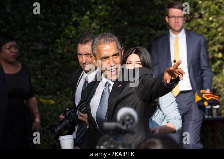 Präsident Obama verlässt am Donnerstag, den 10. November 2016, die Zeremonie, in der er den NBA-Champion Cleveland Cavaliers aus dem Jahr 2016 ehrte, auf dem South Lawn des Weißen Hauses in Washington, D.C.. (Foto von Cheriss May/NurPhoto) *** Bitte nutzen Sie die Gutschrift aus dem Kreditfeld *** Stockfoto