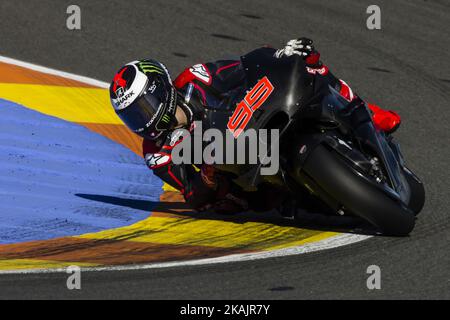 Jorge Lorenzo aus Spanien vom Ducati Team während der Kolektests des Moto GP auf dem Circuito de Valencia Ricardo Tormo am 15.. November 2016 in Valencia, Spanien. Stockfoto