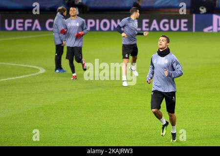 Real Madrids Stürmer Cristiano Ronaldo läuft am 21. November 2016 während einer Trainingseinheit im Alvalade-Stadion in Lissabon, Portugal, am Vorabend des Fußballspiels der UEFA Champions League Group F Sporting CP vs Real Madrid. ( Foto von Pedro Fiuza/NurPhoto) *** Bitte benutzen Sie die Gutschrift aus dem Kreditfeld *** Stockfoto