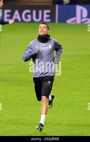 Real Madrids Stürmer Cristiano Ronaldo läuft am 21. November 2016 während einer Trainingseinheit im Alvalade-Stadion in Lissabon, Portugal, am Vorabend des Fußballspiels der UEFA Champions League Group F Sporting CP vs Real Madrid. ( Foto von Pedro Fiuza/NurPhoto) *** Bitte benutzen Sie die Gutschrift aus dem Kreditfeld *** Stockfoto