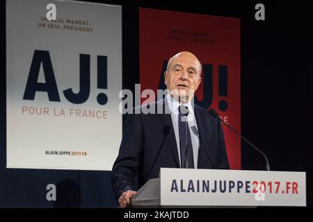 Alain Juppé, ehemaliger Kandidat und Bürgermeister von Bordeaux, spricht nach einem Verlust im Primärkampf gegen Francois Fillon bei den rechten Präsidentschaftswahlen 2017 am 27. November 2016 in Paris, Frankreich. (Foto von Julien Mattia/NurPhoto) *** Bitte nutzen Sie die Gutschrift aus dem Kreditfeld *** Stockfoto