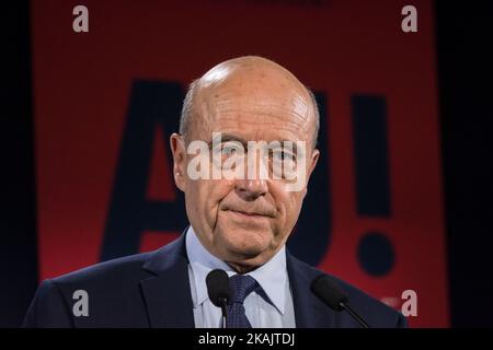 Alain Juppé, ehemaliger Kandidat und Bürgermeister von Bordeaux, spricht nach einem Verlust im Primärkampf gegen Francois Fillon bei den rechten Präsidentschaftswahlen 2017 am 27. November 2016 in Paris, Frankreich. (Foto von Julien Mattia/NurPhoto) *** Bitte nutzen Sie die Gutschrift aus dem Kreditfeld *** Stockfoto