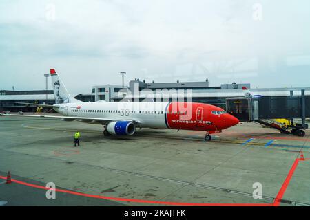 Kopenhagen, Dänemark - 08.05.2022: Norwegian Air Plane in Kastrup Airport. Stockfoto