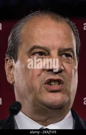 Der erste Sekretär der Sozialistischen Partei Frankreichs (PS) Jean-Christophe Cambadelis hält am 29. November 2016 eine Pressekonferenz im PS-Hauptquartier in Paris ab. *** Bitte verwenden Sie Credit from Credit Field *** Stockfoto