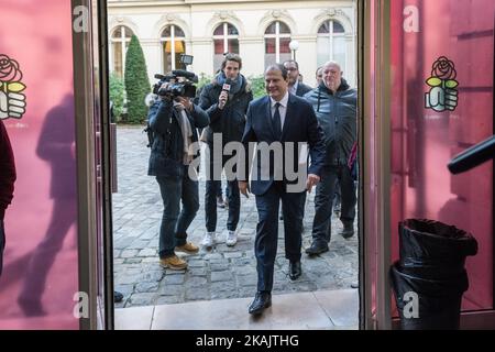 Der erste Sekretär der Sozialistischen Partei Frankreichs (PS) Jean-Christophe Cambadelis hält am 29. November 2016 eine Pressekonferenz im PS-Hauptquartier in Paris ab. *** Bitte verwenden Sie Credit from Credit Field *** Stockfoto