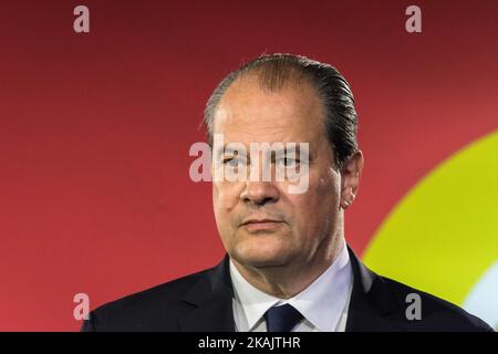 Der erste Sekretär der Sozialistischen Partei Frankreichs (PS) Jean-Christophe Cambadelis hält am 29. November 2016 eine Pressekonferenz im PS-Hauptquartier in Paris ab. *** Bitte verwenden Sie Credit from Credit Field *** Stockfoto