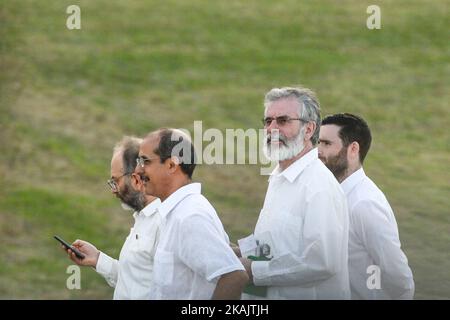 Gerry Adams kommt zu der Abendveranstaltung, bei der Raul Castro, Kubas gegenwärtiger Führer, Mitglieder der kubanischen Regierung, viele Staatsoberhaupt und Beamte aus der ganzen Welt und Hunderttausende Kubaner Fidel Castro, dem ehemaligen Premierminister und Präsidenten Kubas, Tribut zollen. Die in der späten Nacht des 25. November 2016 im Alter von 90 Jahren sterben. Am Dienstag, den 29. November 2016, auf dem Platz der Revolution, Havanna, Kuba. Foto von Artur Widak *** Bitte nutzen Sie die Gutschrift aus dem Kreditfeld *** Stockfoto