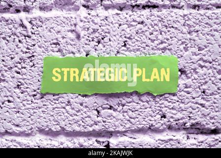 Schild mit Anzeige des strategischen Plans. Geschäftsidee die Führung und die Geschäftsleitung Coaching Competition Design Zeichnung einiger Comic-Rahmen als Stockfoto