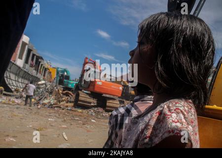 Das Erdbeben erschütterte die Provinz Aceh am Mittwoch, den 7. Dezember, Aceh, Indonesien am 8. Dezember 2016. Nach Angaben der National Disaster Management Agency (BNPB) starben mindestens 102 Menschen, 700 Menschen wurden verletzt und 11,142 Menschen wurden in der Evakuierungsstelle 28 Punkte vertrieben, nachdem das Erdbeben der Stärke 6,5 die Provinz Aceh getroffen hatte. (Foto von Fachrul Reza/NurPhoto) *** Bitte nutzen Sie die Gutschrift aus dem Kreditfeld *** Stockfoto