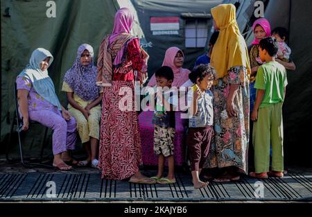 Das Erdbeben erschütterte die Provinz Aceh am Mittwoch, den 7. Dezember, Aceh, Indonesien am 8. Dezember 2016. Nach Angaben der National Disaster Management Agency (BNPB) starben mindestens 102 Menschen, 700 Menschen wurden verletzt und 11,142 Menschen wurden in der Evakuierungsstelle 28 Punkte vertrieben, nachdem das Erdbeben der Stärke 6,5 die Provinz Aceh getroffen hatte. (Foto von Fachrul Reza/NurPhoto) *** Bitte nutzen Sie die Gutschrift aus dem Kreditfeld *** Stockfoto