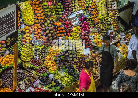 Tägliches Leben auf dem städtischen Markt (Mercadao), in Sao Paulo, Brasilien für den Kauf von Zutaten am Morgen dieses Sonntags, 11. Dezember 2016. Neben Gemüse, Metzgerei, Fischhändler und Emporium (national und importiert) in einem einzigen Raum versammelt, hat auch Restaurants und Snack-Bars, die Chips mit dem Gesicht der Stadt bieten. (Foto von Cris FAGA/NurPhoto) *** Bitte nutzen Sie die Gutschrift aus dem Kreditfeld *** Stockfoto